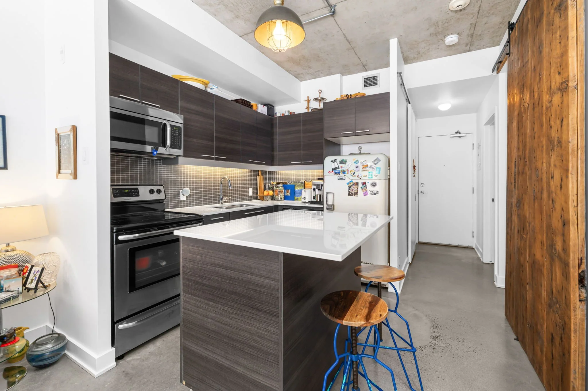 622-349 Mcleod - Grant Real Estate - 08.jpg