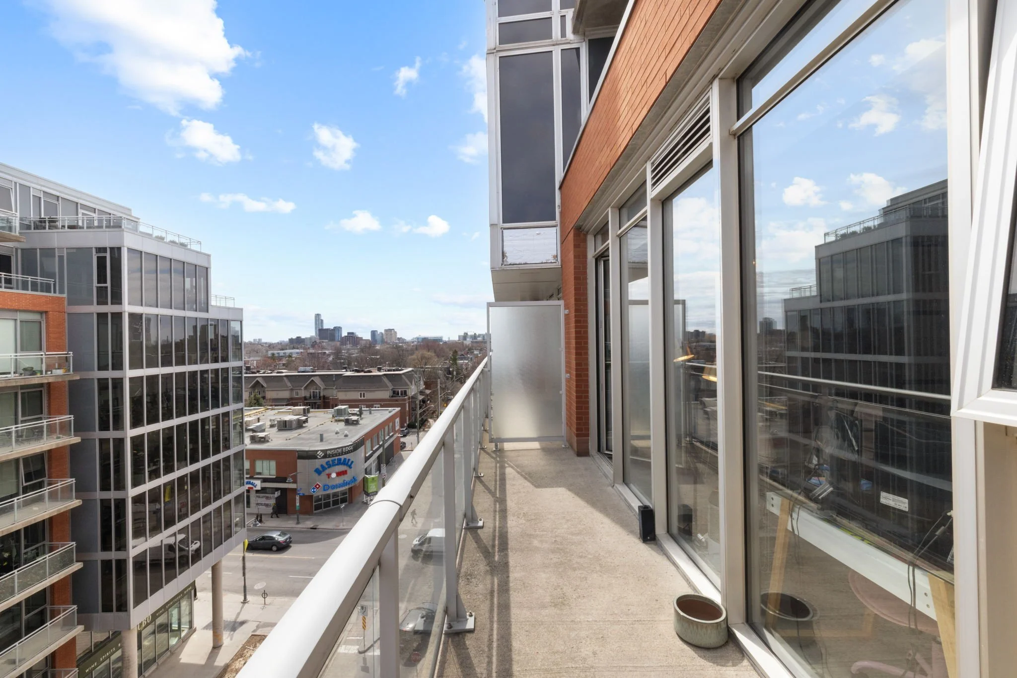 622-349 Mcleod - Grant Real Estate - 018.jpg