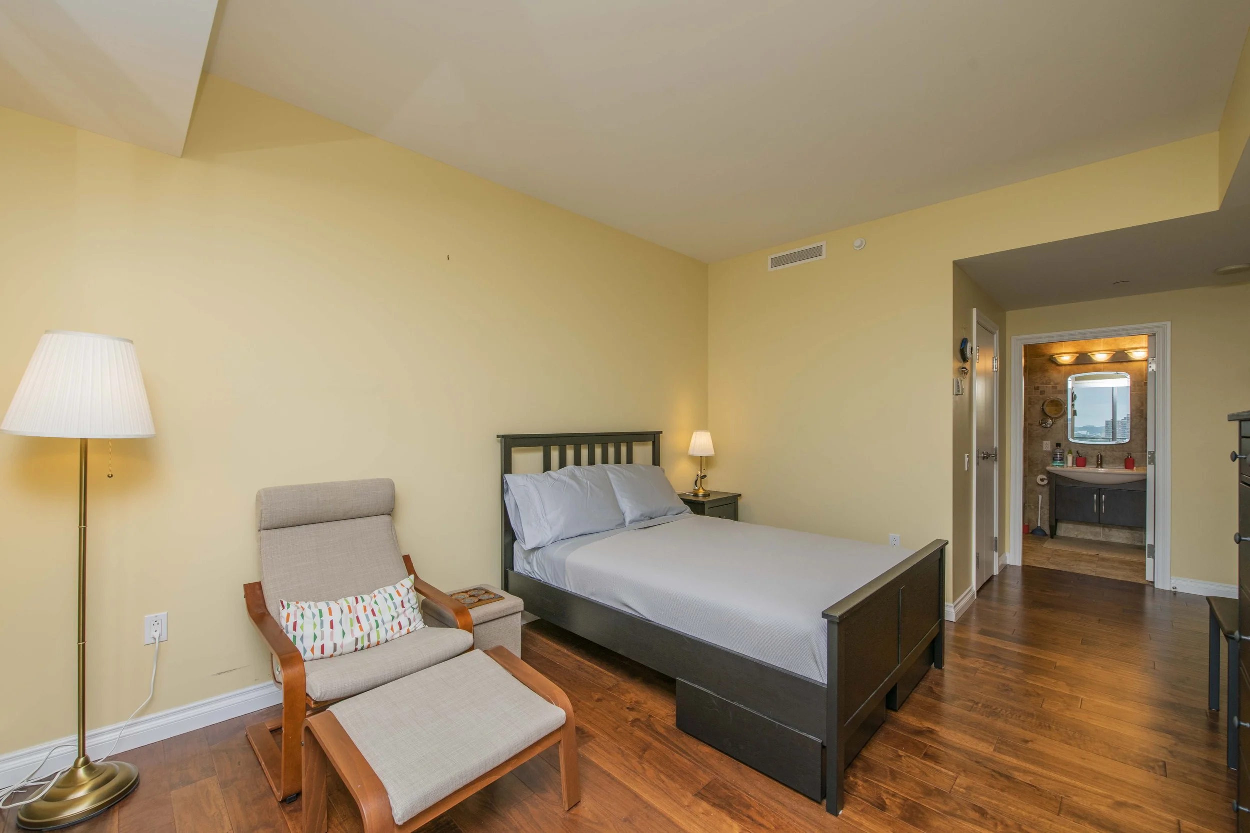 1307-90 George - Grant Real Estate - 014.JPG