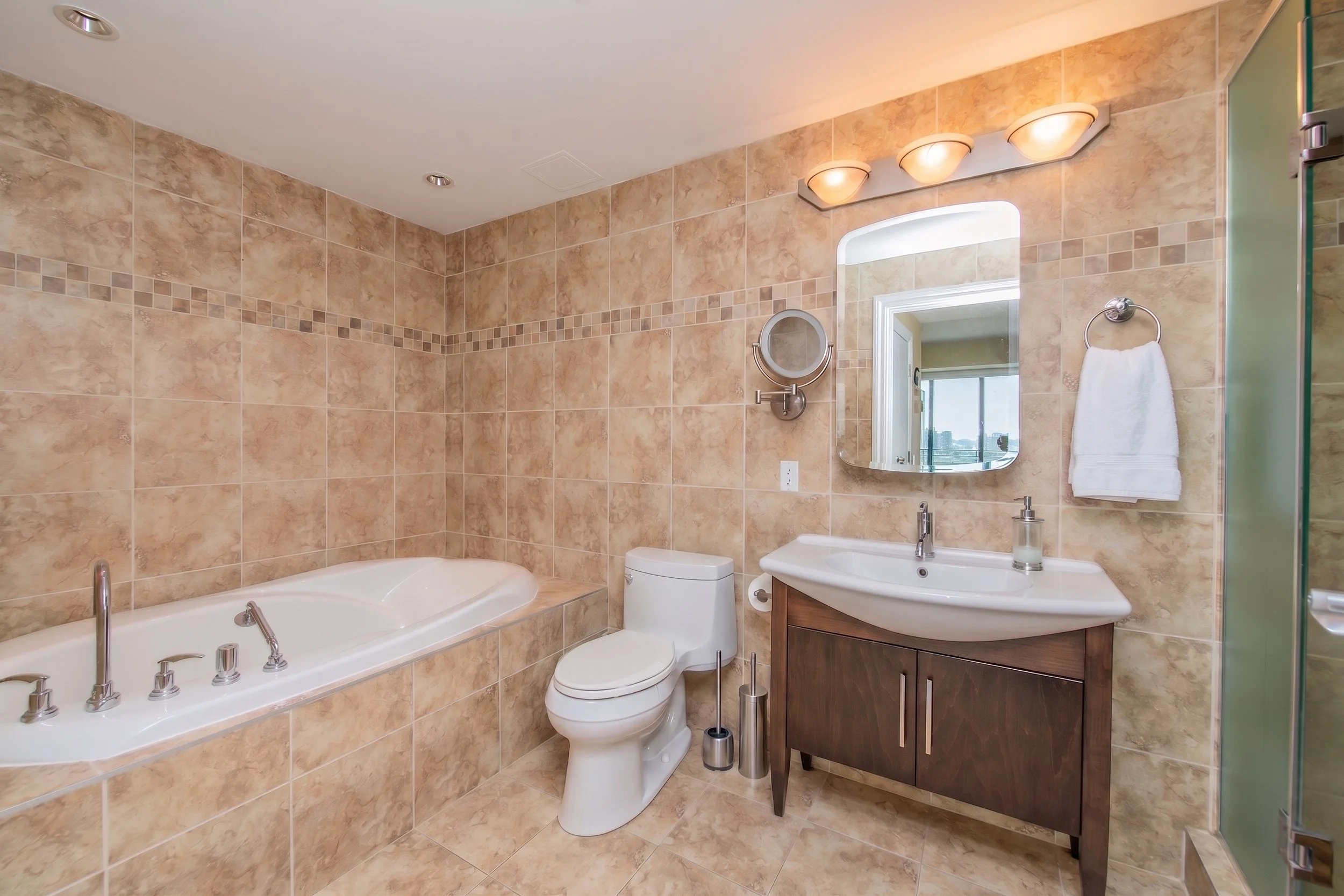 1307-90 George - Grant Real Estate - 015.jpg
