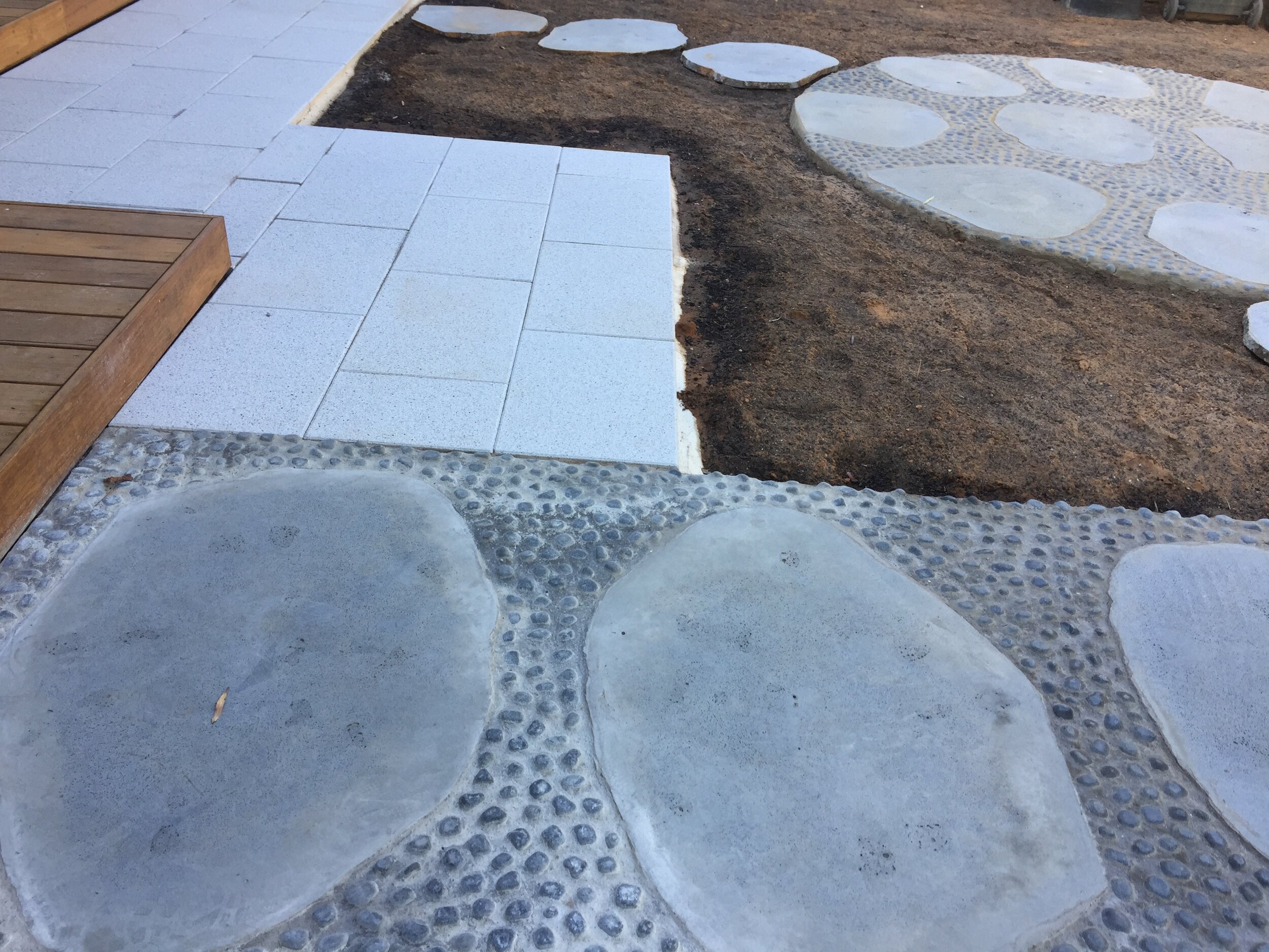 hardscape detail front pebble.jpg