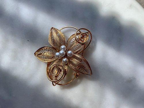 Vintage Filigree Flower and Pearl Brooch — ELECTRIC EYE VINTAGE & THRIFT