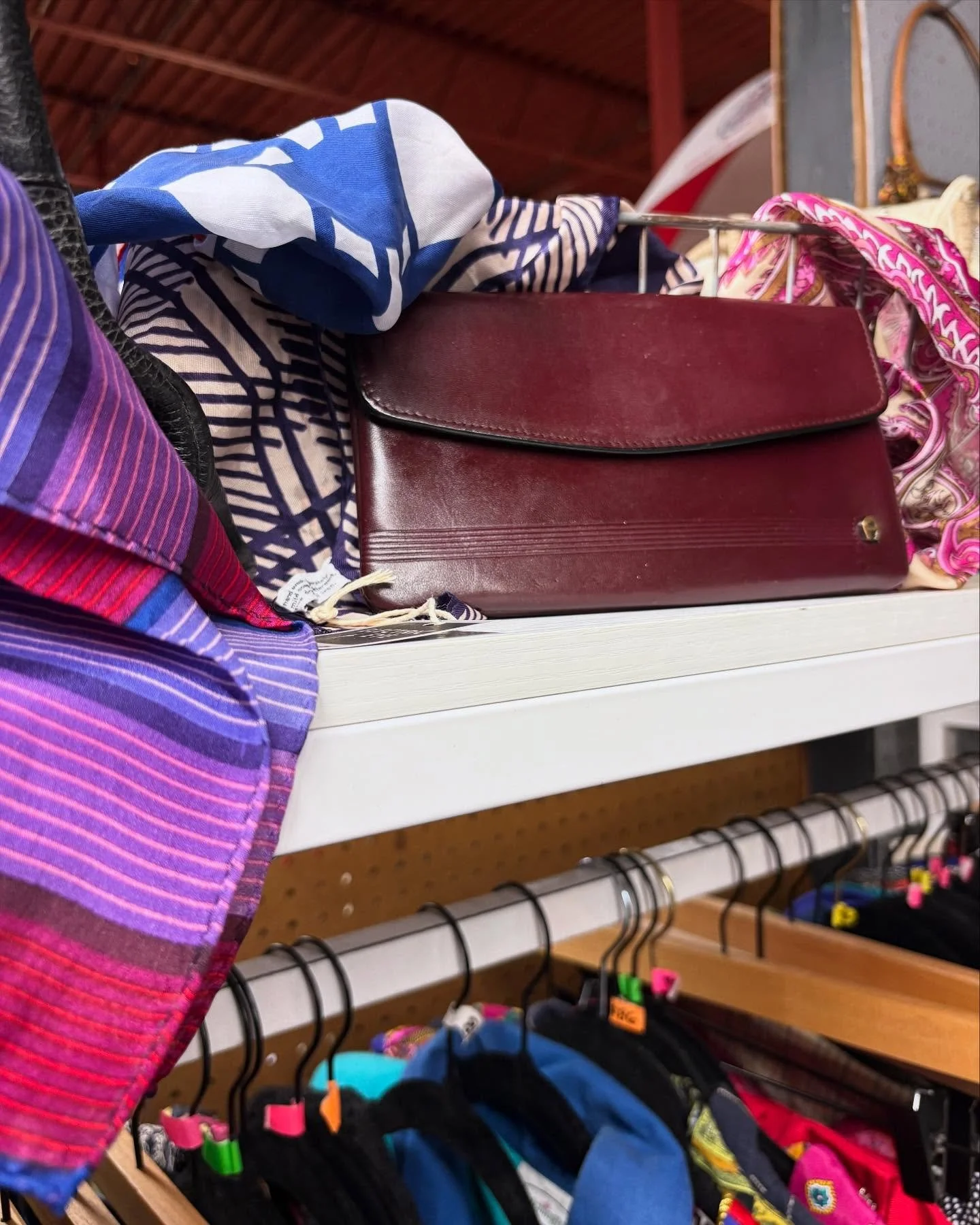 Booth Restock! 💠 More aqua glassware, scarves, kids books, an amazing Etienne Aigner wallet, barware, Pyrex, and some fun summer clothing. ✌🏼 
•
•
•
#springhassprung #pyrex #vintage #thrift #thriftshopping #shopsmall #secondhand #eti