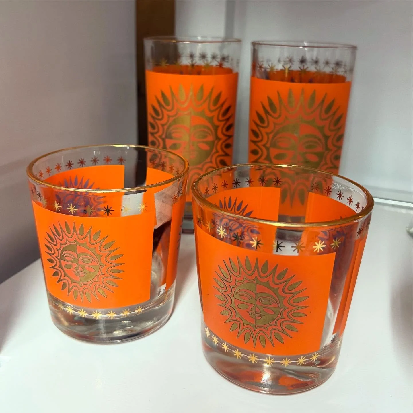 Some favorites available at @nvewarehouse and a cabinet glow up! Better shelving for more vintage glassware 🌞
•
•
•
•
#vintage #celestial #retro #mcm #thrift #dorothythorpe #barware #entertaining #summer #nvewarehouse #vintagesho