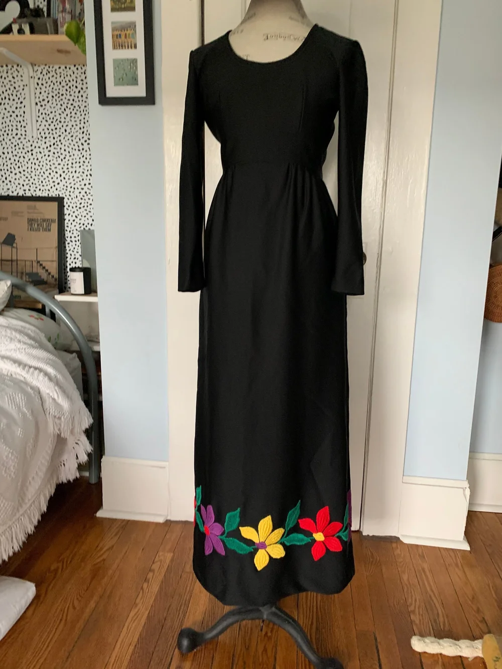 Vintage 70s Leslie Fay Black Maxi Dress: Embroidered Knit Flowers ELECTRIC EYE VINTAGE & THRIFT Vintage 70s Leslie Fay Black Maxi Dress: Embroidered Knit Flowers ELECTRIC EYE VINTAGE & THRIFT