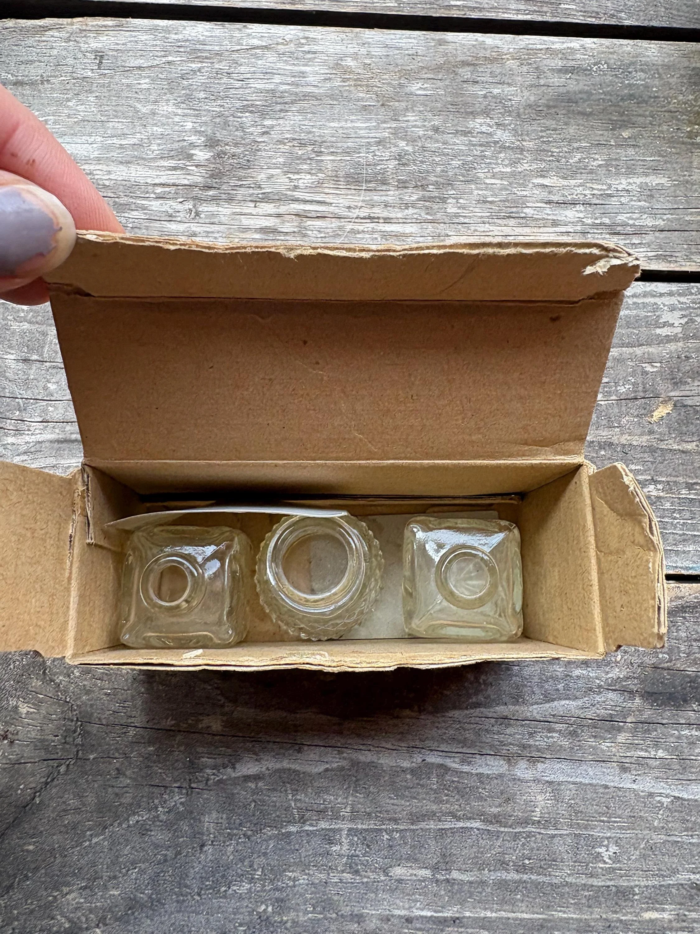 https://i.etsystatic.com/18672551/r/il/f5c03d/7907894448/il_fullxfull.7907894448_laj2.jpg