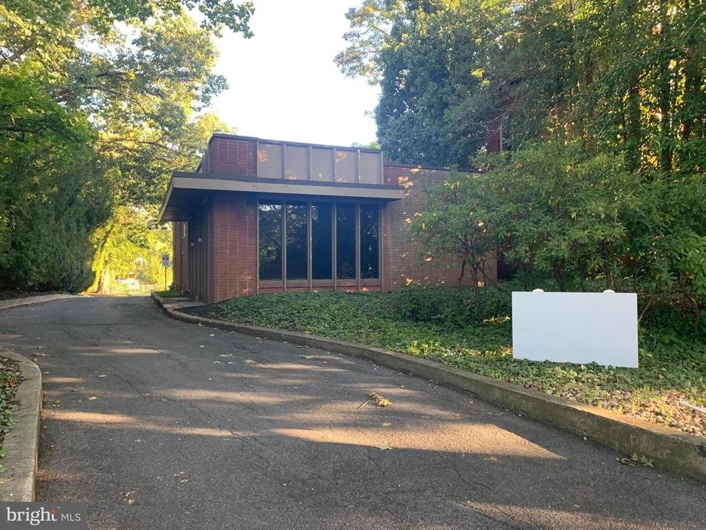 Commercial Space: 548 Chestnut St Columbia, PA 17512