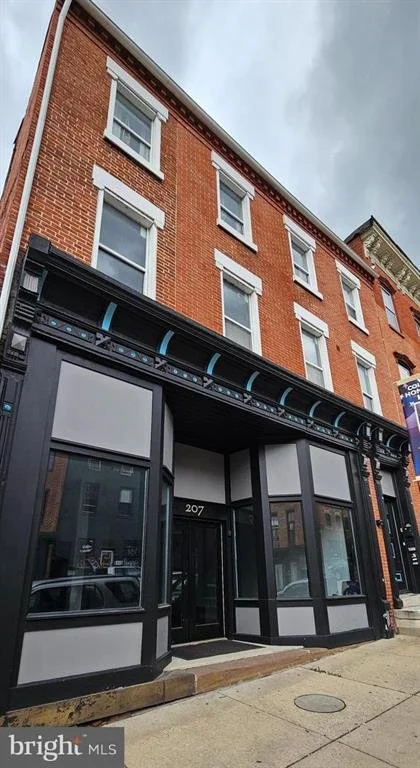 Commercial Real Estate: 207-209 Locust St, Columbia, PA 17512