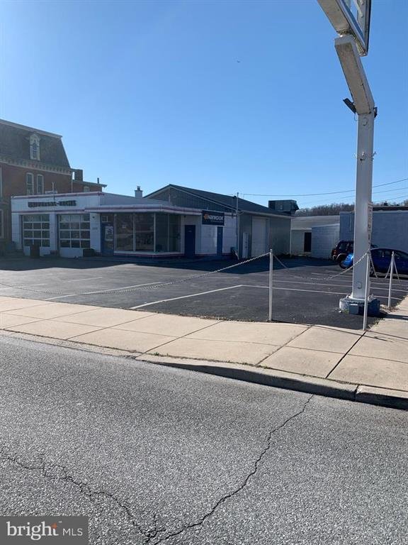Commercial Real Estate: 355 Chestnut St, Columbia, PA 17512