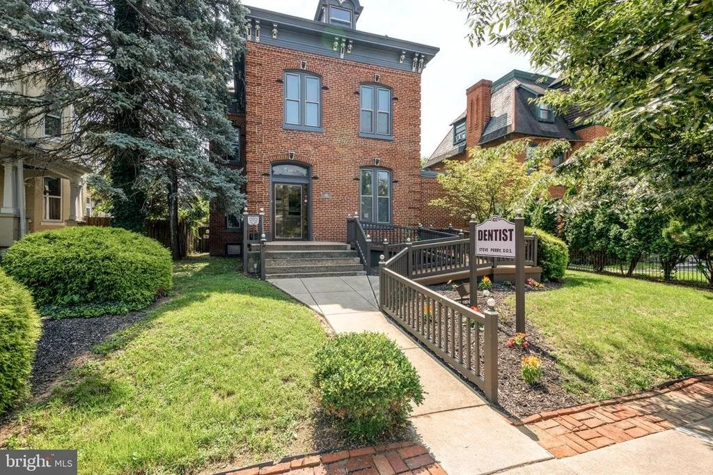 Commercial Lease: 432 Chestnut St Columbia, PA 17512