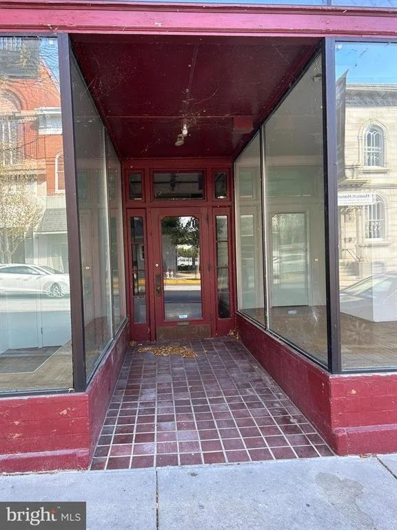 Commercial Lease: 234 Locust Street  Columbia, PA 17512