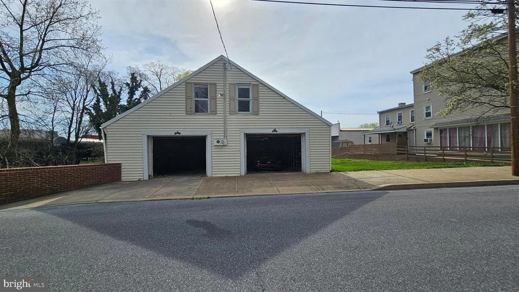 Commercial Sale: 316 S 4th St Columbia, PA 17512