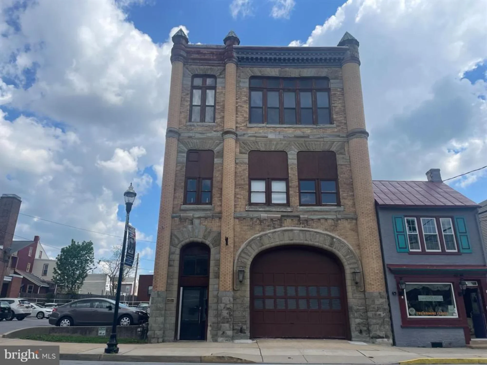 Commercial Sale: 29 N 4th St, Columbia, PA 17512