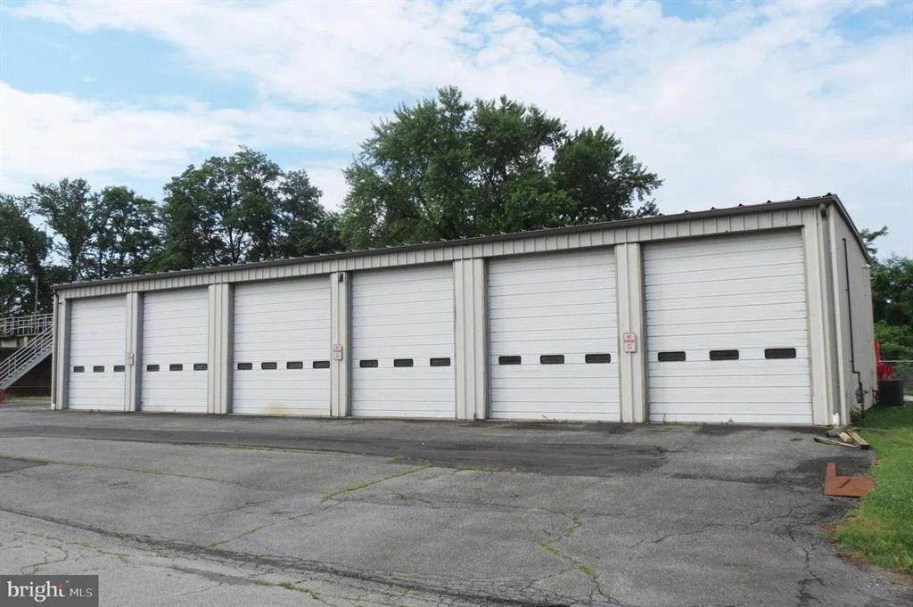 Commercial Lease: 430 S Front St #GARAGE, Columbia, PA 17512