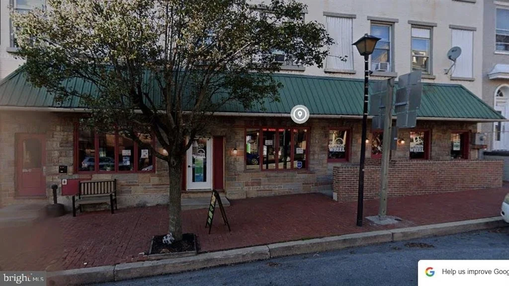 Commercial Lease: 141 Locust Street, Columbia, PA 17512