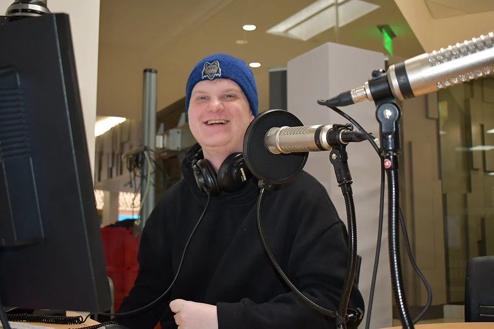  Dylan hosts The Metal Shop 