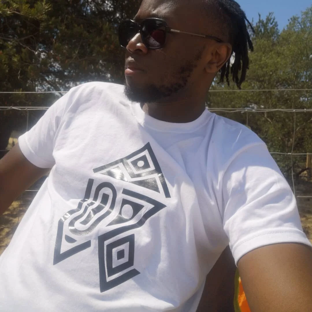 The Sun Kissing me. 🔥🔥🔥

@sj49events