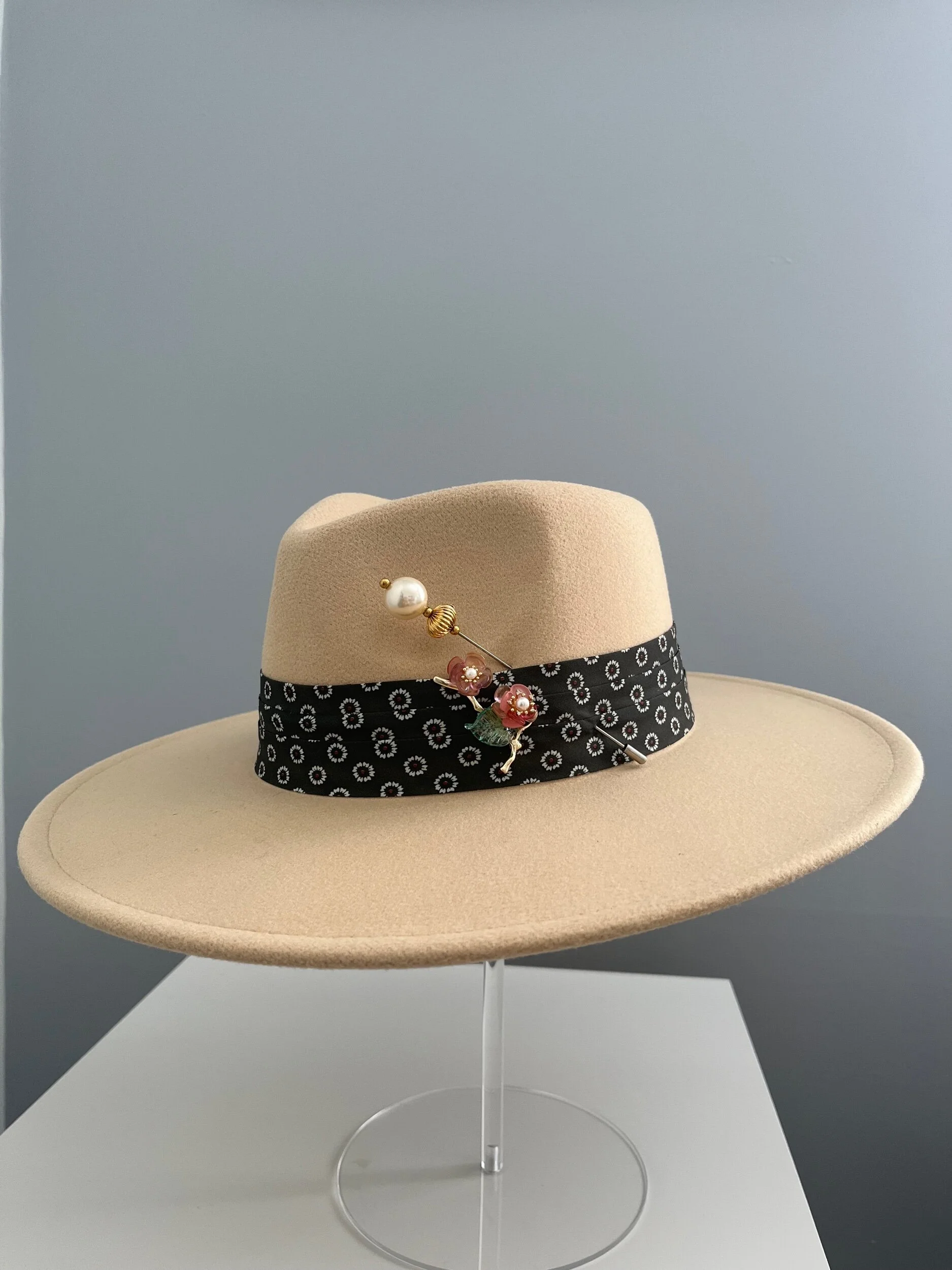 1E61122E-F725-45F1-B0F7-32992103CED0