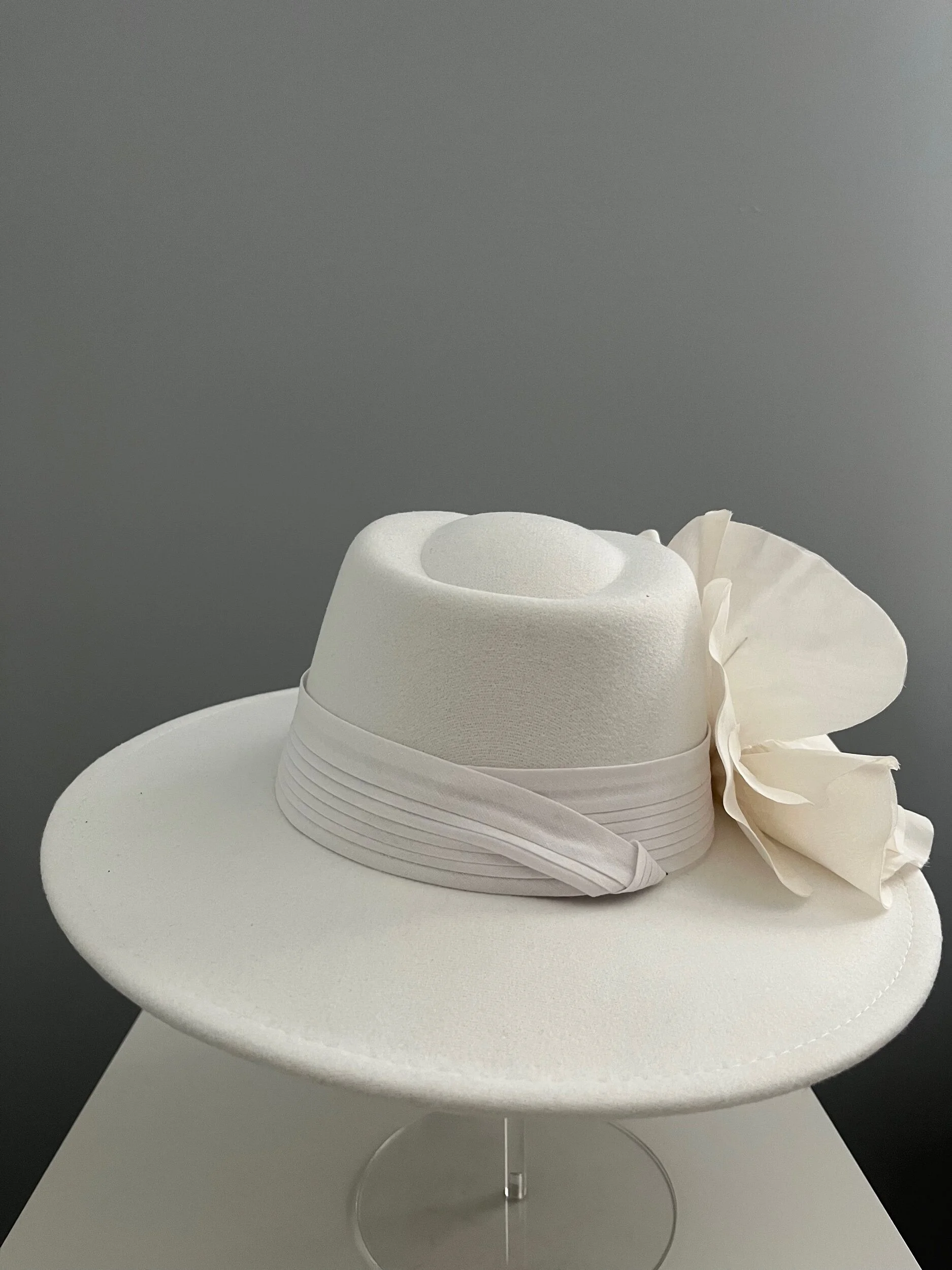 A47B2721-3B8E-488B-9541-1E3F2DE3F74C