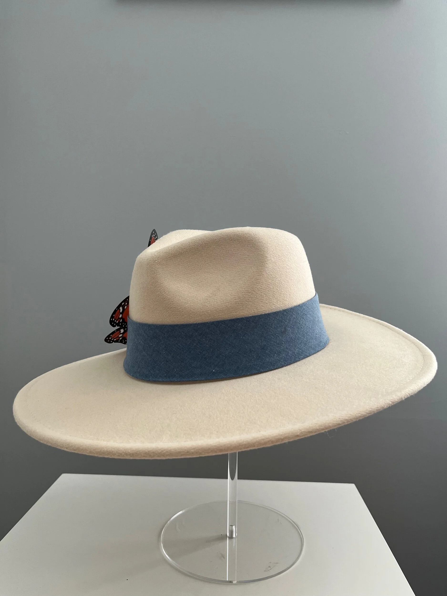 95C267E4-1675-4959-A3F3-FEC86F0C5E9A