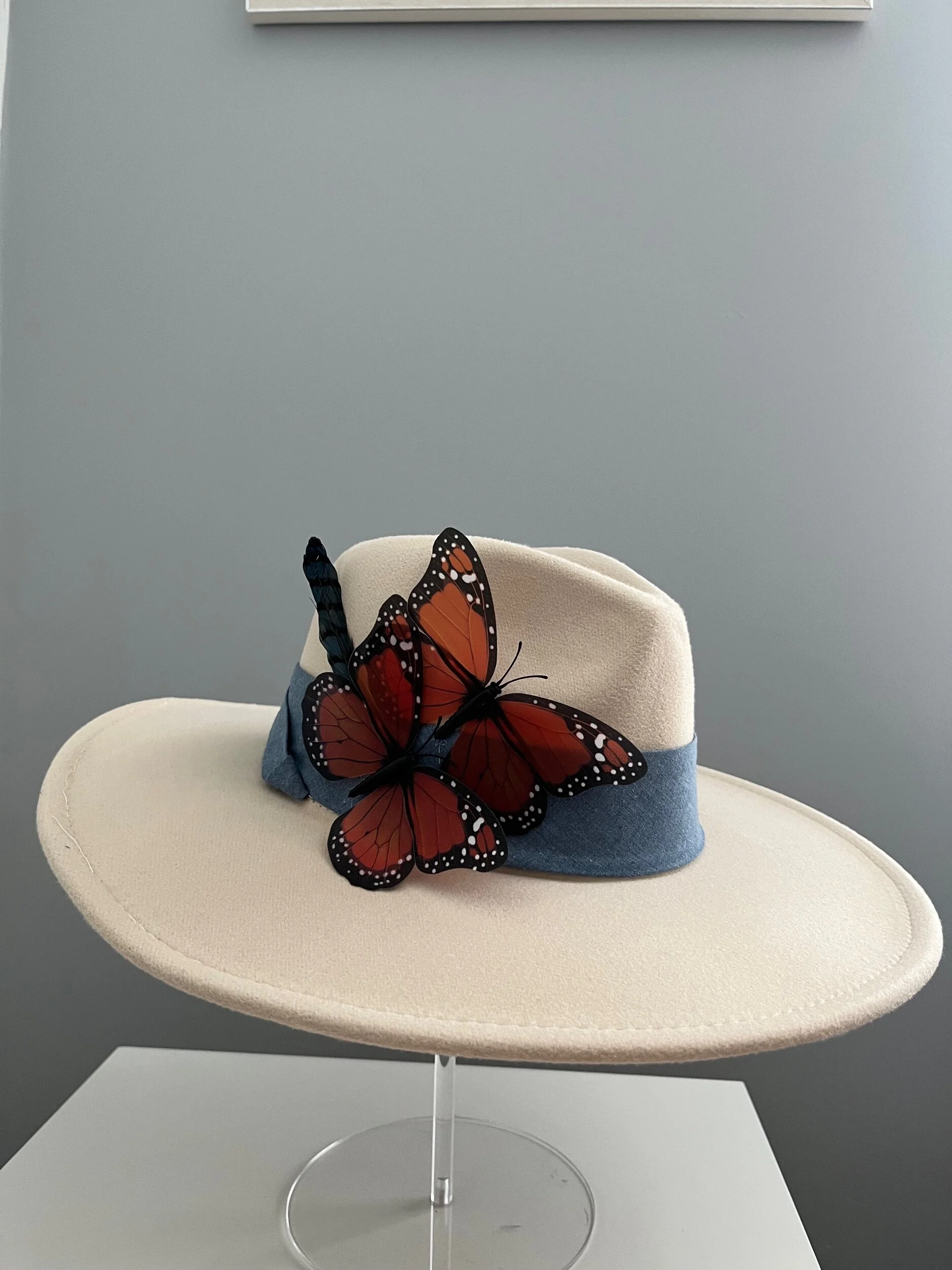 FCC833B5-6E51-4528-88DE-6FE602376DDD