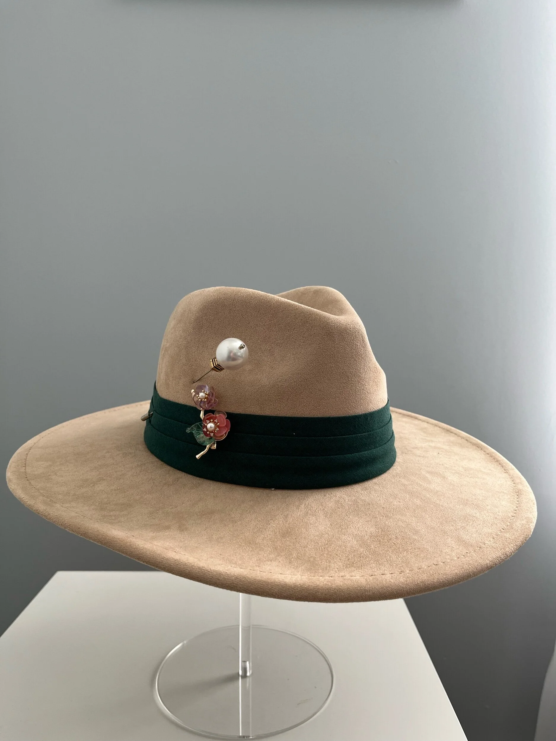 D7433B63-1042-4BE9-9C34-0F24369A62FA