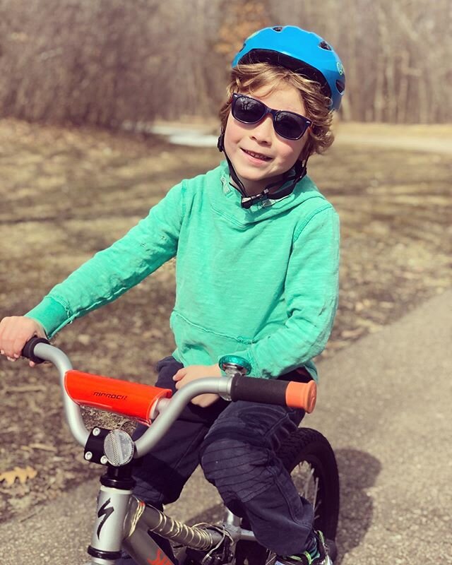 How cool is this little Binfet enjoying some sun and social distancing 😎 Rockin&rsquo; his new Ray Ban shades to complete the look 👍 .
.
.
#rayban #spring #shoplocalminnetonka #protectyoureyes