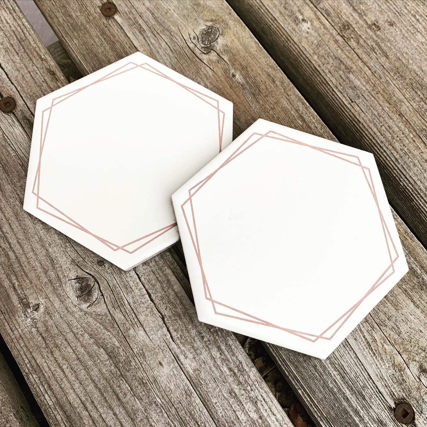 Some custom coasters I am absolutely in LOVE with! 🥰 
.
.
.
#rijiddesigns #coasters #porcelain #handmade #smallbusiness #gta #local #supportlocal #womensupportingwomen #womeninbusiness #enterpreneur #womenentrepreneurs #laserengraved #painted #geome