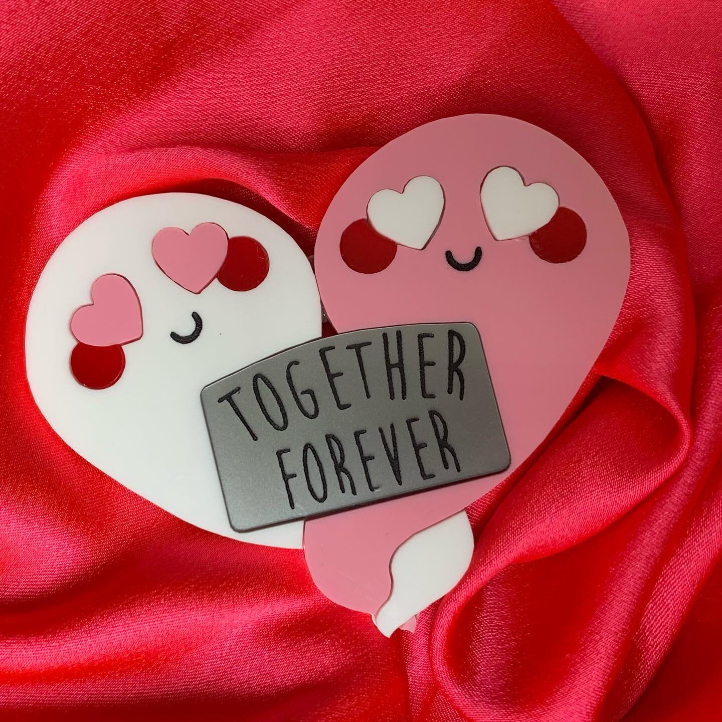 Ghostie Couple Pin
3&rdquo; x 2.5&rdquo;
$20
.
.
.
#rijiddesigns #pin #ghosts #togetehrforever #spooky #cute #love #acrylic #smallbusiness #shoplocal #gta #toronto