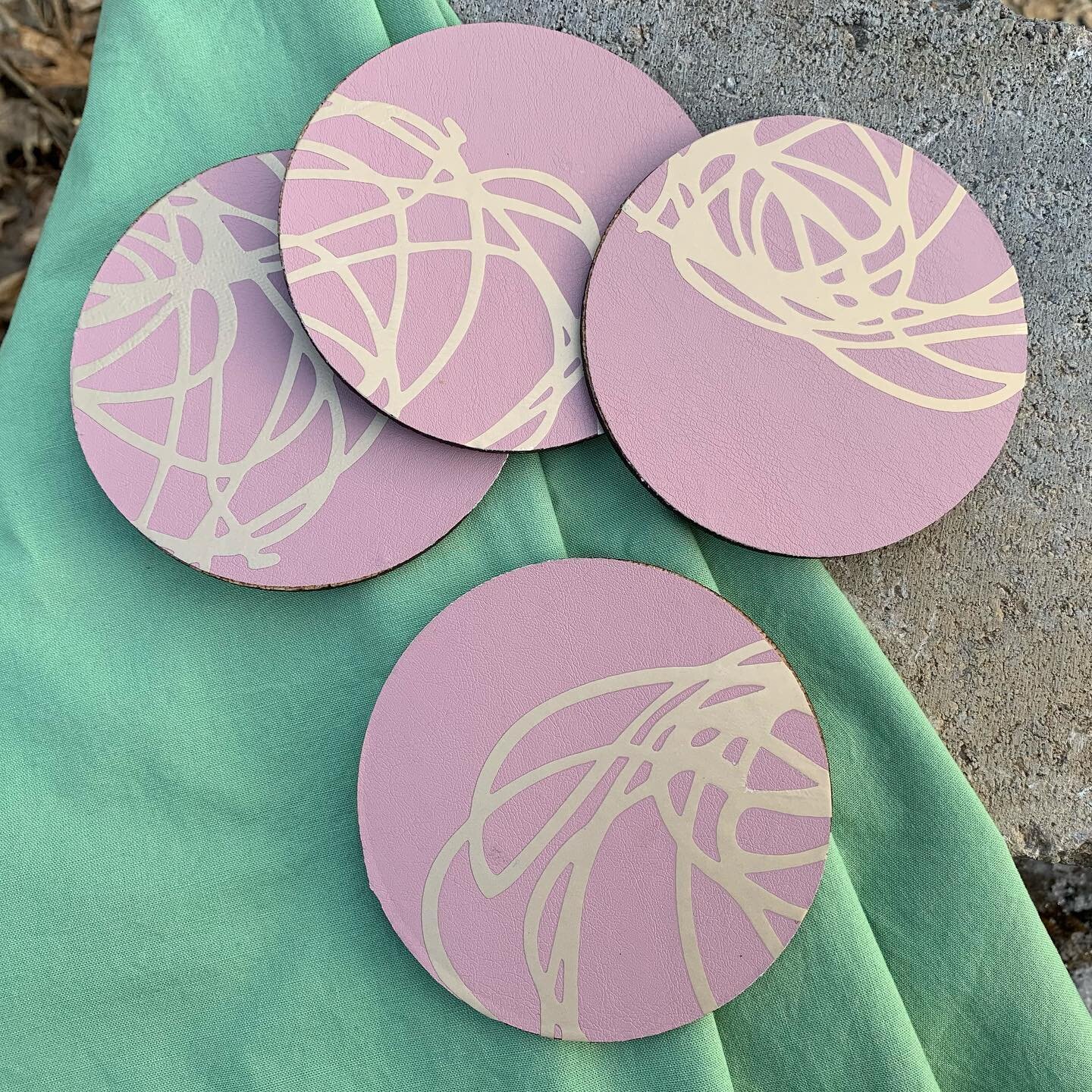 Putting my cricut to use! Faux leather coasters with vinyl decals and a cork base!
Set of 4 for $15
DM to order or they will be on my site next week
.
.
.
#rijiddesigns #homedecor #lasercut #cork #fauxleather #cricut #vinyl #decor #design #smallbusin