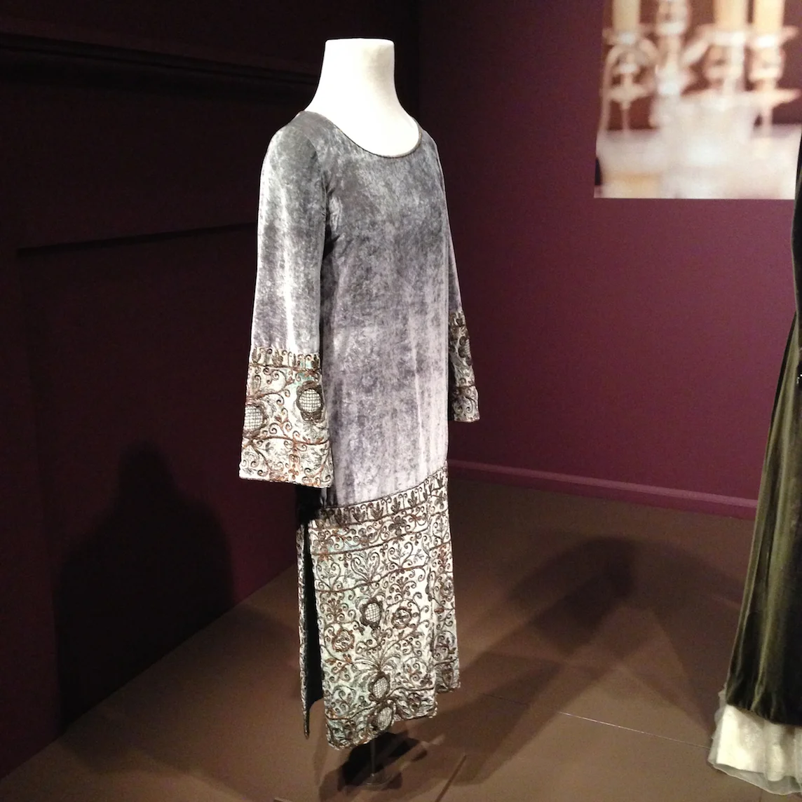 Sybils’ green velvet dress