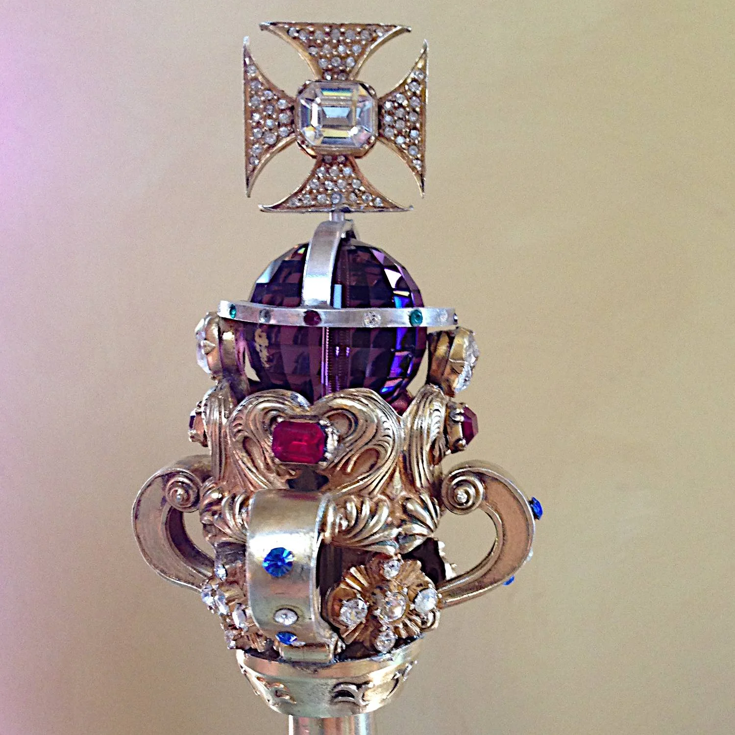 Young Victoria Crown-Sceptre - Version 2.jpg