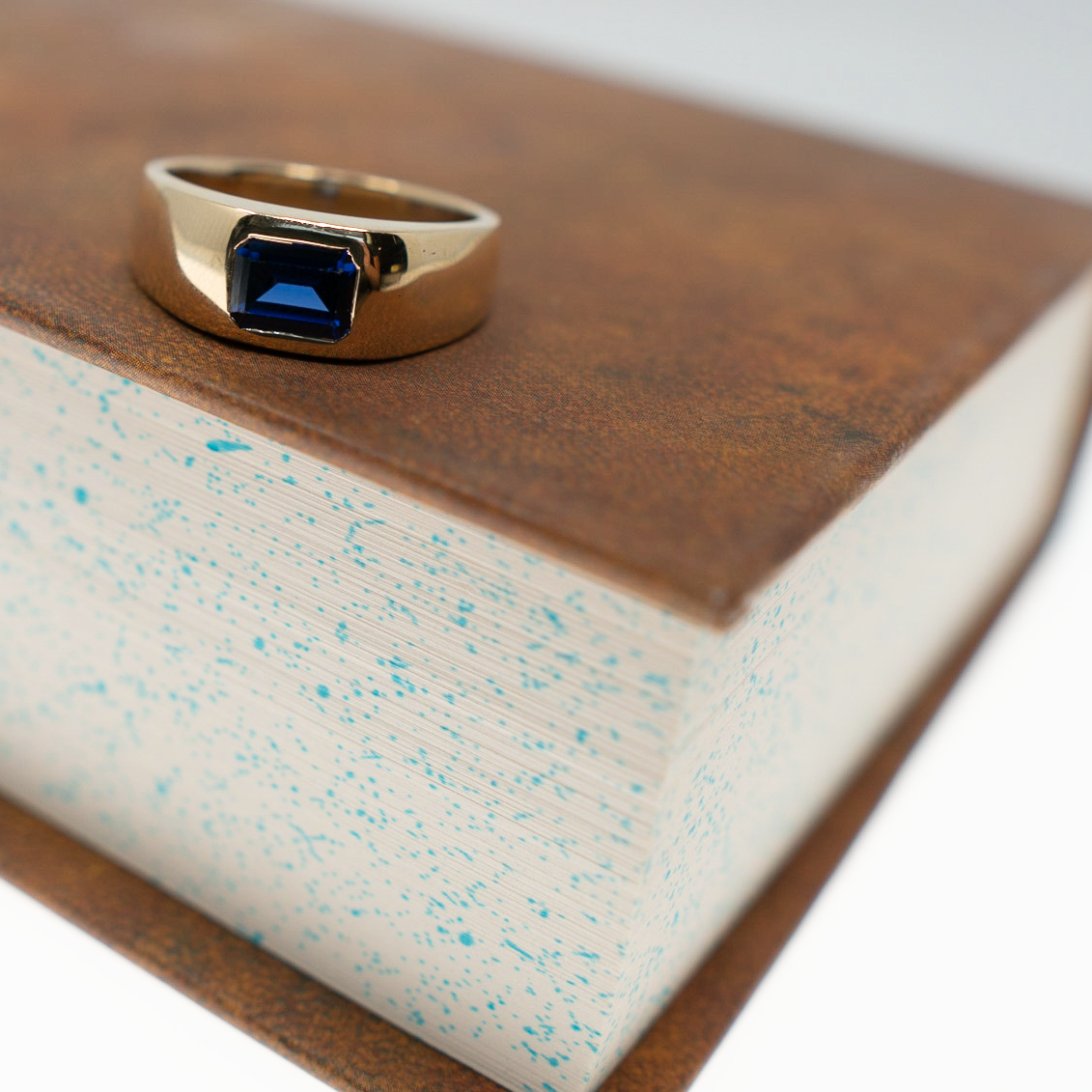 Sapphire ring_artsy.png