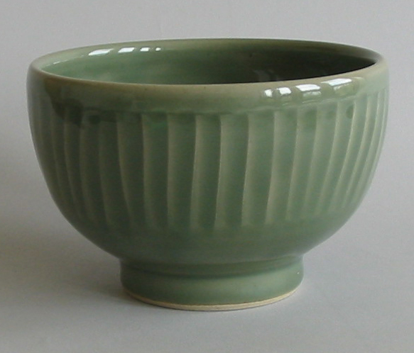 6 inch fluted celadon bowl_342.jpg