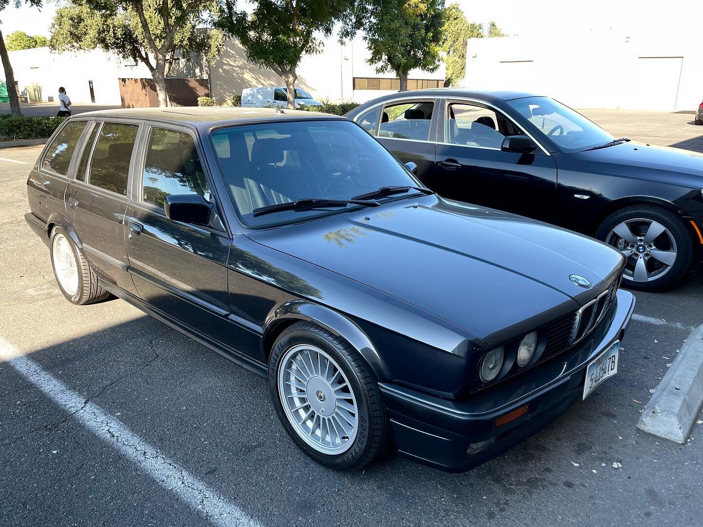 CAtuned.com 🌴 #catuned 
Ready to roll 
Fresh Napa leather interior 
LS swap and more 
#classic #bmw #e30 #ulitmateklasse

Purchase online / worldwide:
In CAnada: @deltaparkauto 
In Ukraine: @catunedua (Praying for 🕊)
In Germany: @catuned.de 
Offroa