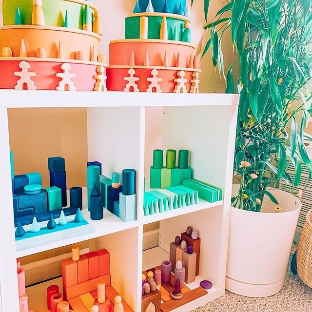 Here’s a little color for your day ☺️🌈 I don’t think I’ve ever taken our large stepped pyramid pieces out of the tray for display before, so this was fun :-) we’ll see what play it brings. 🌟