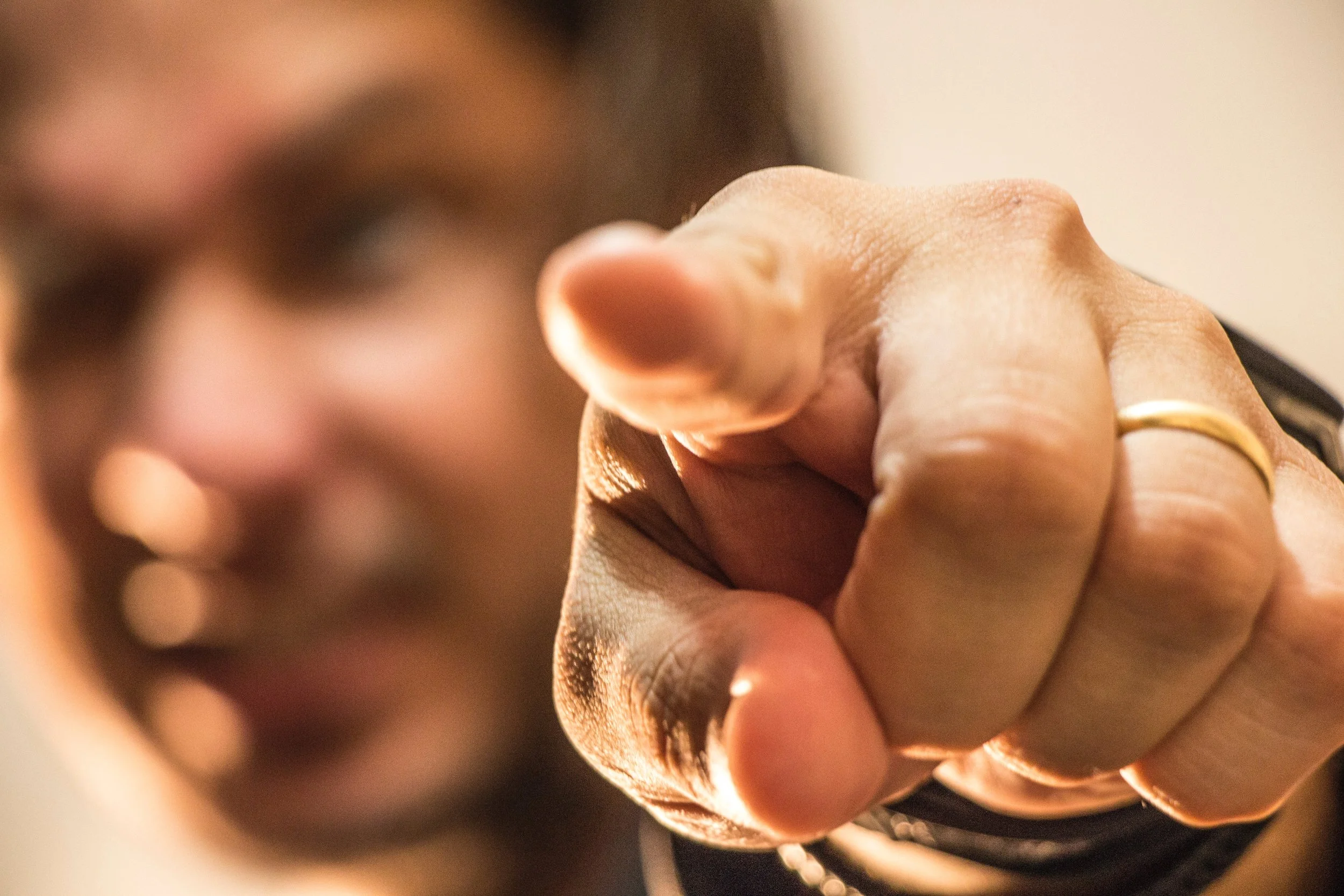 finger-gesturing-hand-1259327.jpg