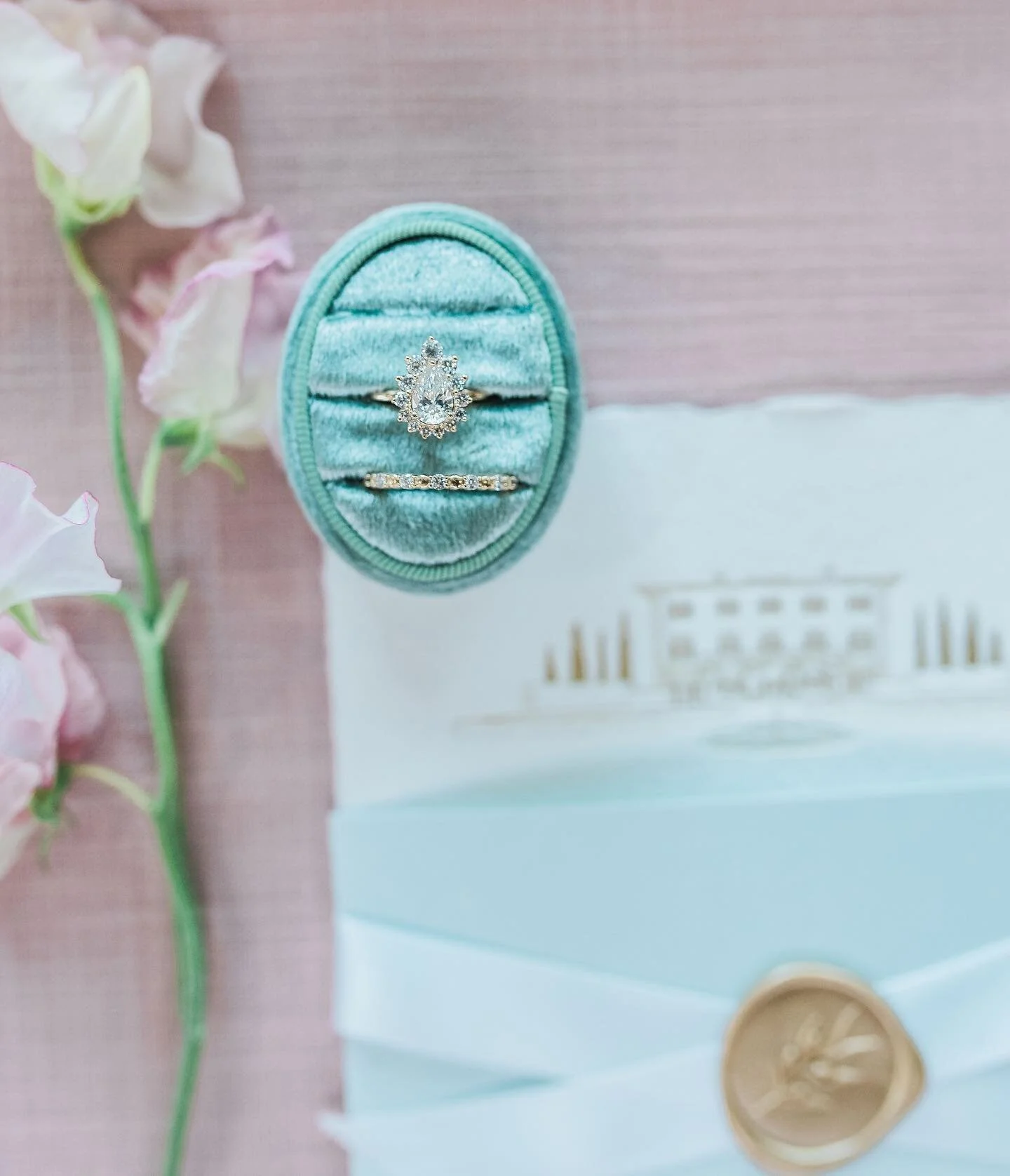Gorgeous bling to add some sparkle ✨to this snowy day in Colorado! 
.
.
.
Rings: @sarahojewelry 
Photography: @jennawrenphotography 
Stationery: @luckyonion 
Flowers: @lummecreations 
Planning &amp; design: #candaceelaineevents 
Ring box: @candaceela