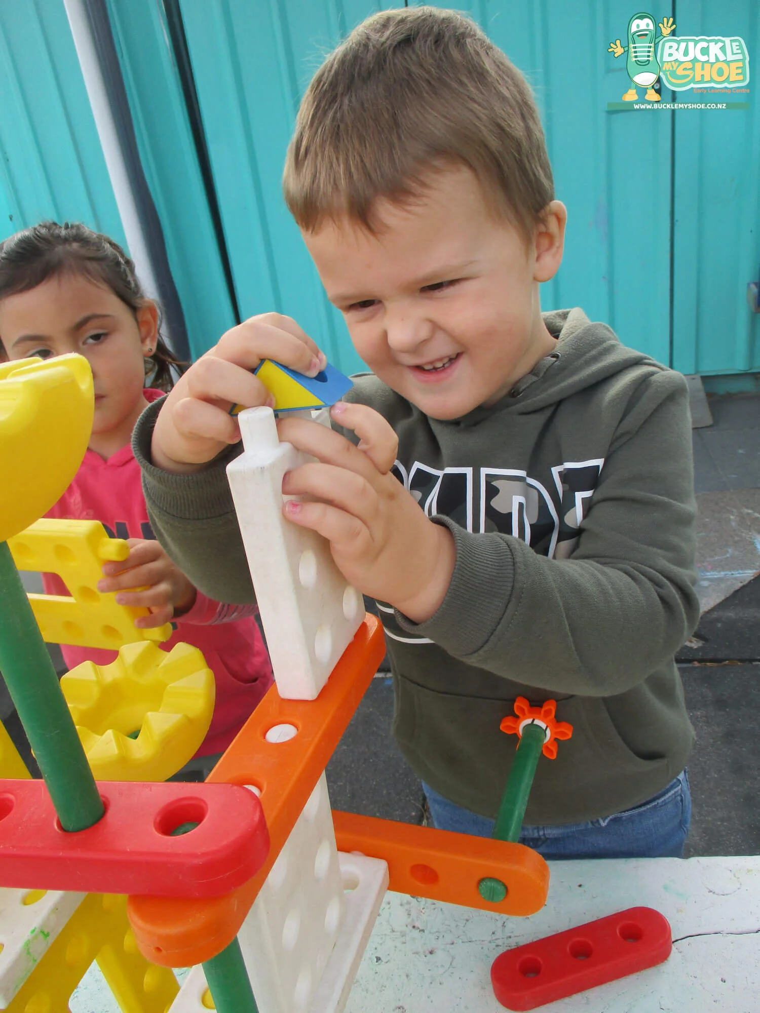 buckle-my-shoe-childcare-tauranga-daycare-preschool-centre-happening-fine-motor-skills-2.jpg