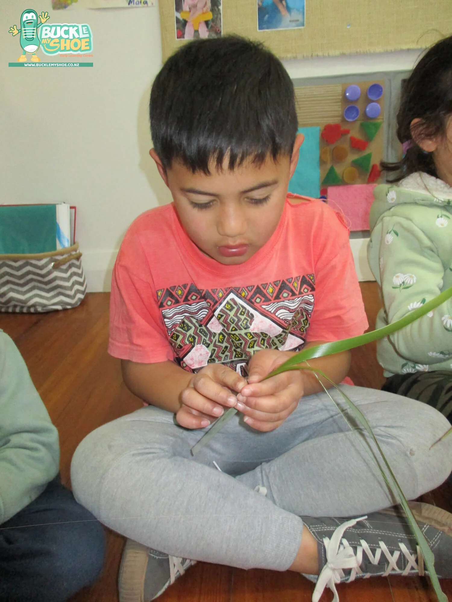 buckle-my-shoe-childcare-tauranga-daycare-preschool-matariki-weaving-5.jpg