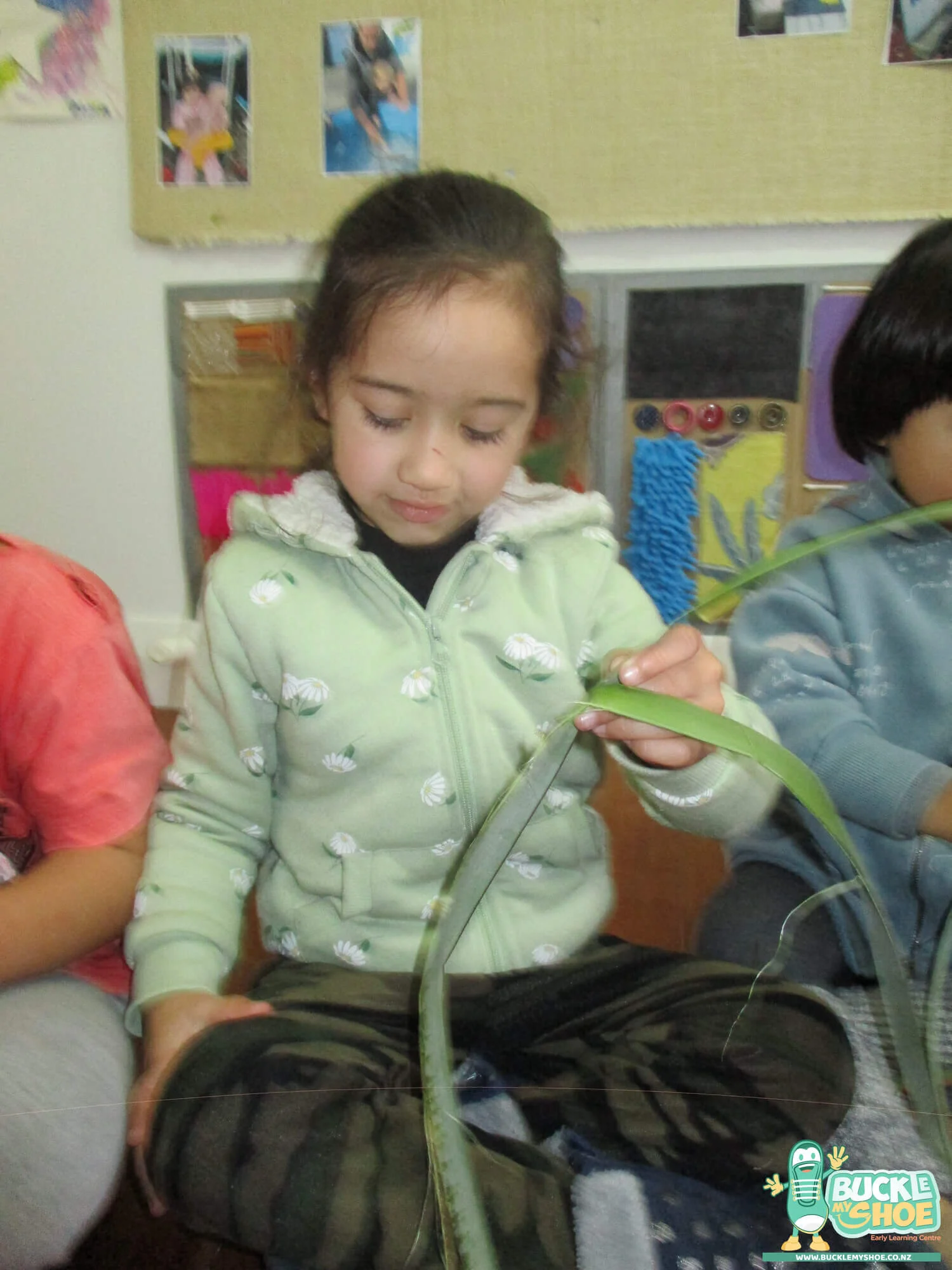 buckle-my-shoe-childcare-tauranga-daycare-preschool-matariki-weaving-6.jpg