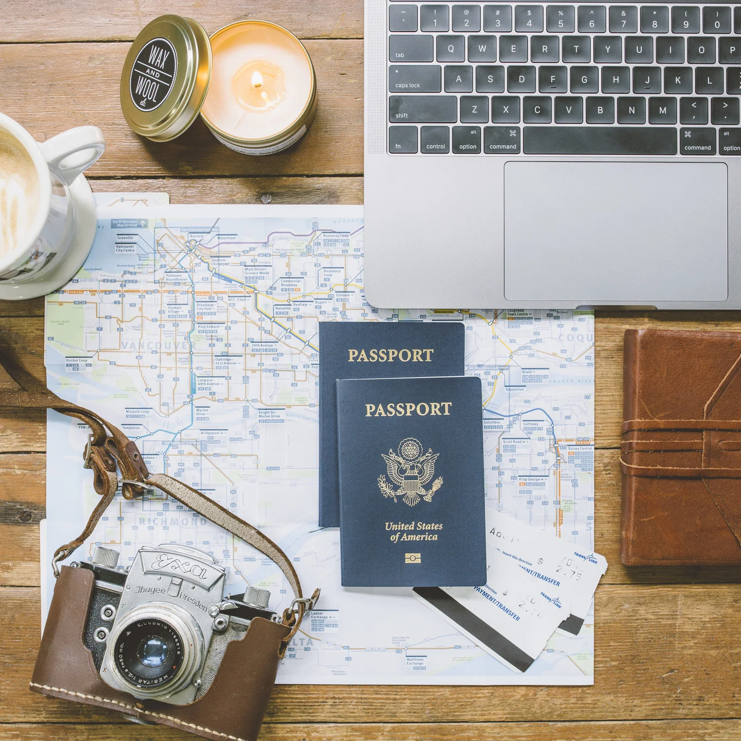 EffiesPhotographyTravelFlatlay.jpeg