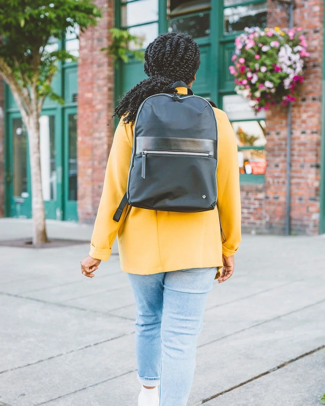 Extra context and details for the product storyline that I shared on Monday. These are some of my favorite shots from the Doorbusters product shoot with @samsoniteusa and @creativelysquared. 

You can read the full story of how I created these images