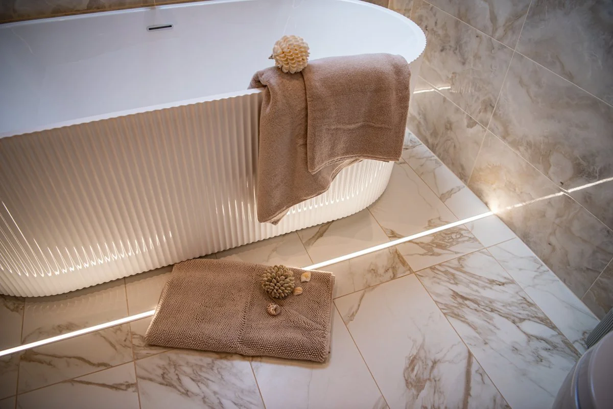 ribbed acrylic bath marble tiles