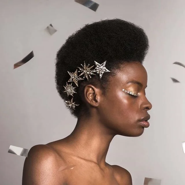 I loved this styled shoot years ago and I love it now, using our shooting stars ! Still super fresh @portraitsbridal 💥 There is a TTL piece for every type of hair, bride, bridesmaid 💥 Posted @withregram &bull; @portraitsbridal Hop over to @lovemydr