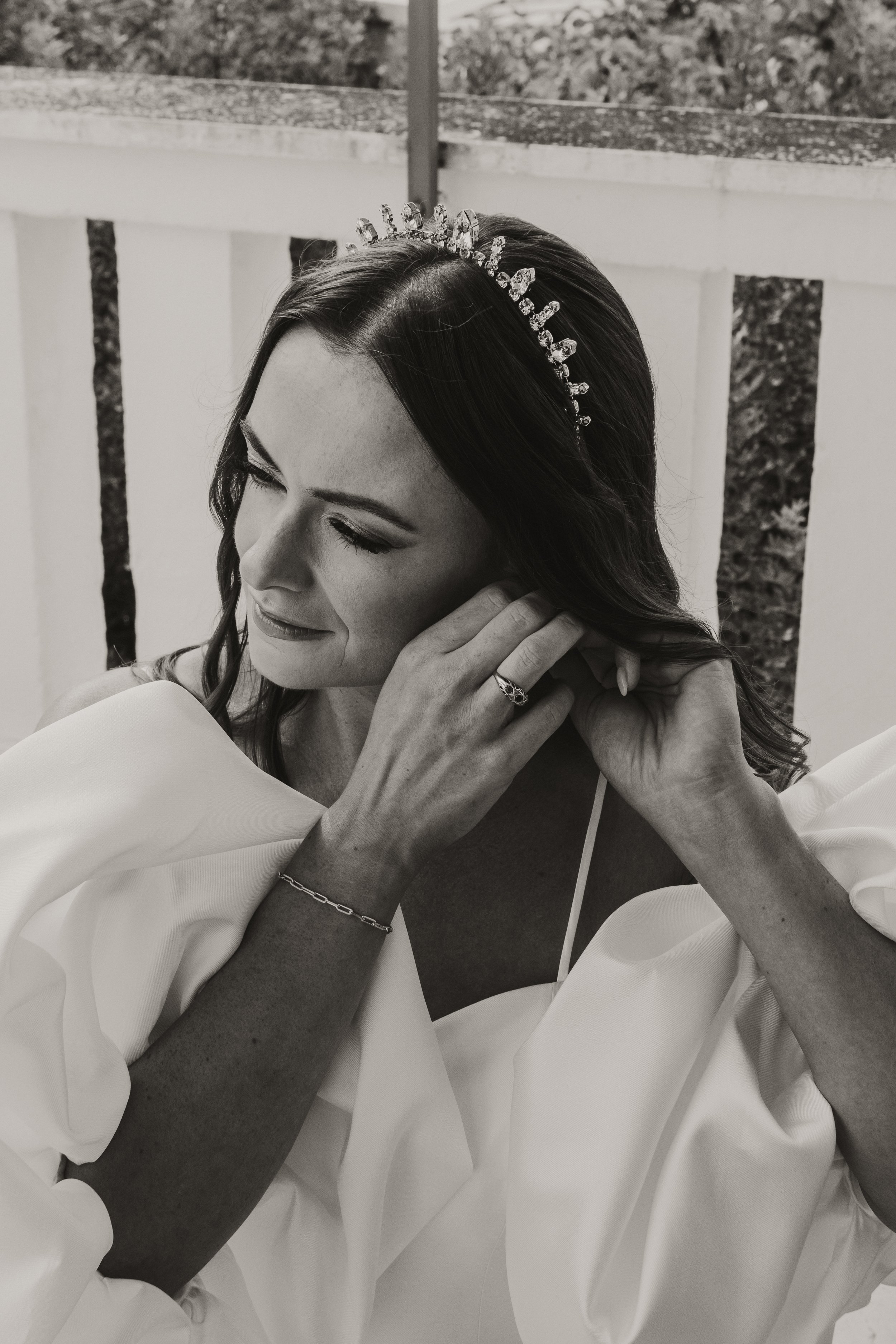 A beautiful wedding in Puglia with a bride wearing a Tilly Thomas Lux crown