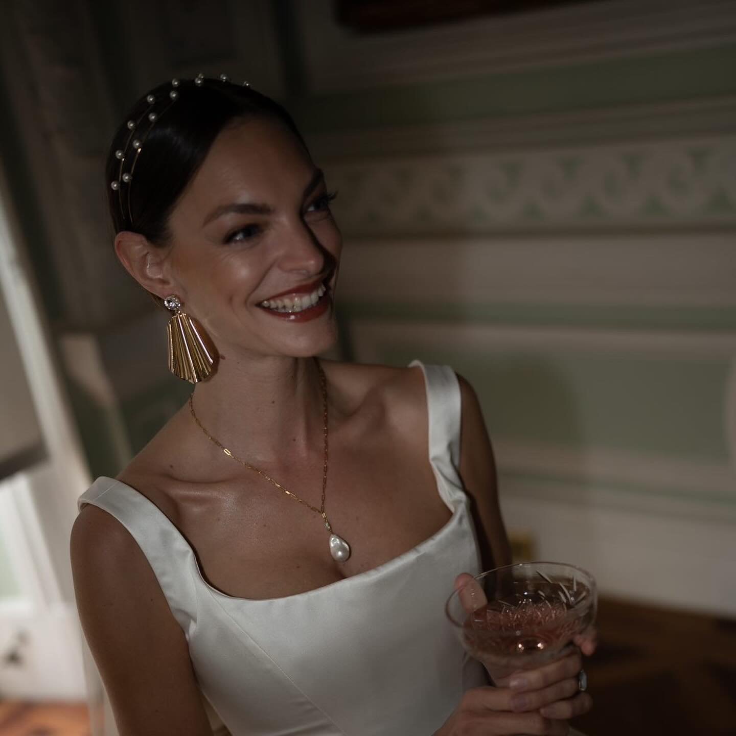 Happy Friday everyone&hellip; I absolutely love this look @cat_arwel_photographer using our Nerine Pearl headbands, Isla golden earrings &amp; Attina fresh water pearl necklace &hellip; team below 👇🏼&hellip;. Concept and planner: @cat_arwel_photogr