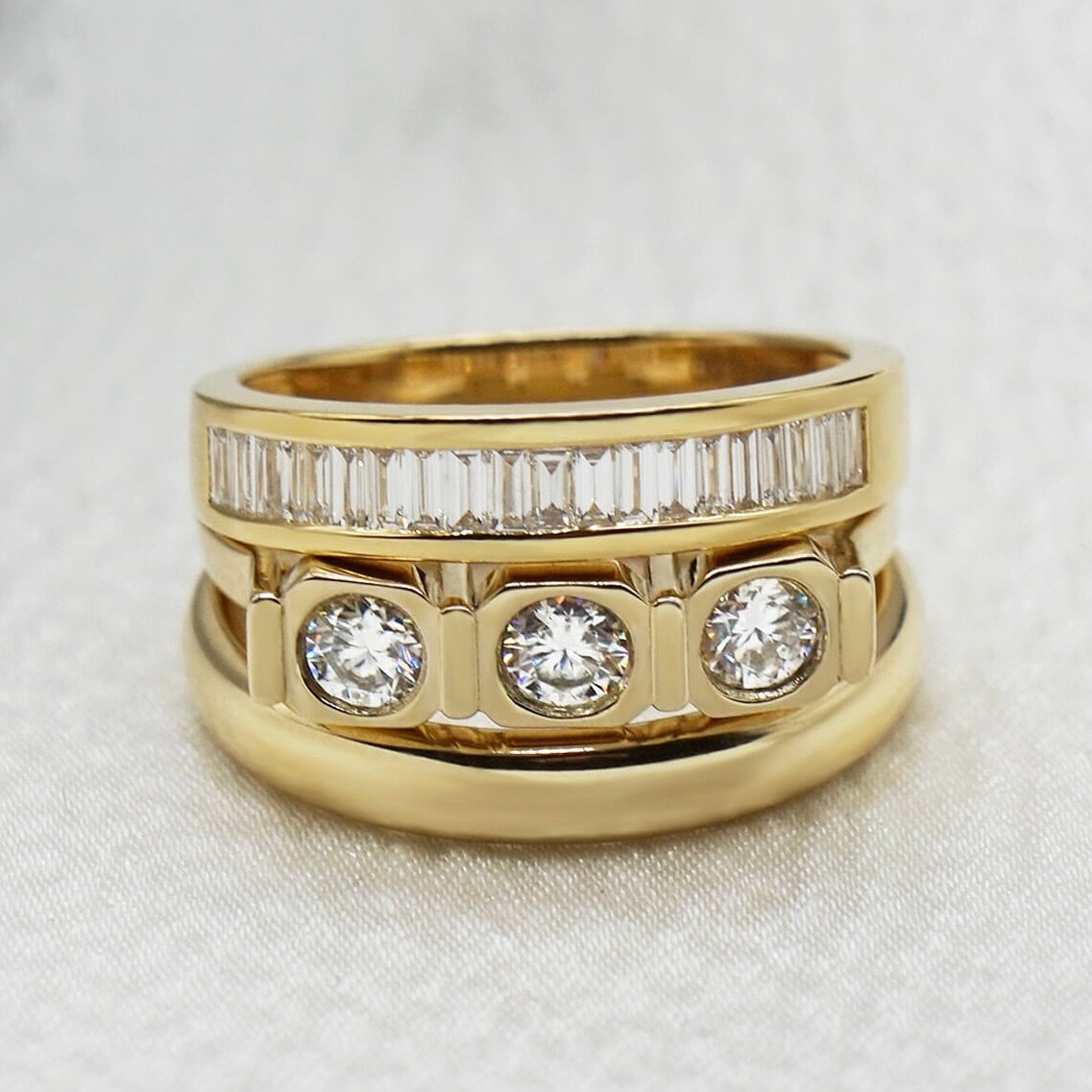 An Art Deco&ndash;inspired trilogy ring, designed with clean lines and subtle geometric detail.
A modern choice for an engagement ring &mdash; or a strong addition to your ring stack✨

#ttlfine #trilogy #trilogyring #engagementring #ring #diamondring