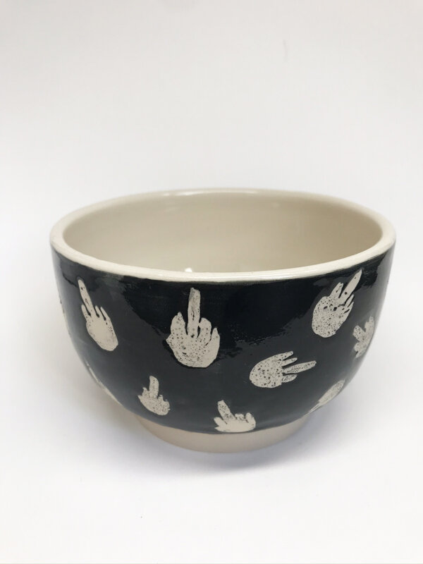 Middle finger bowl