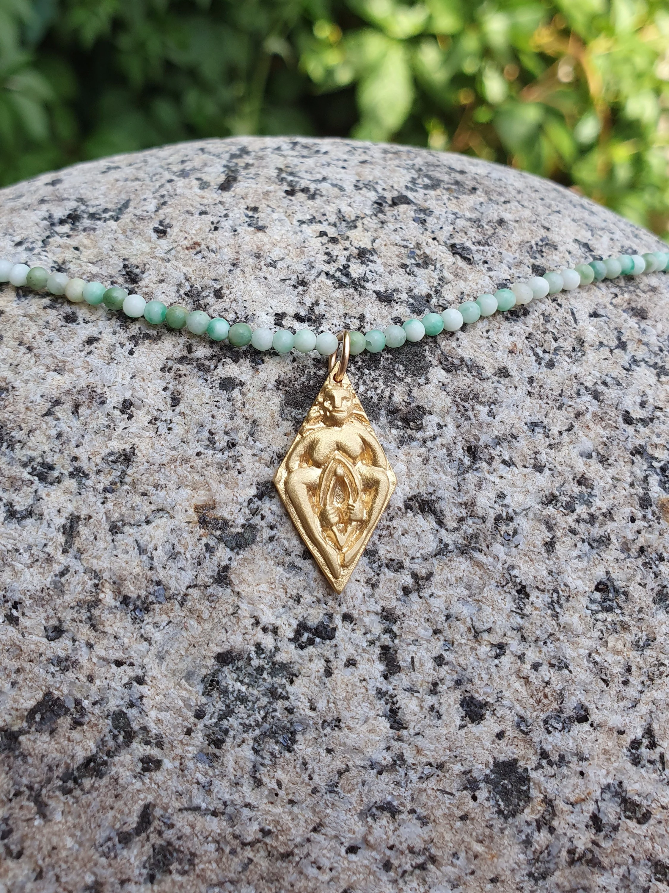 Sheela_gold01.jpg